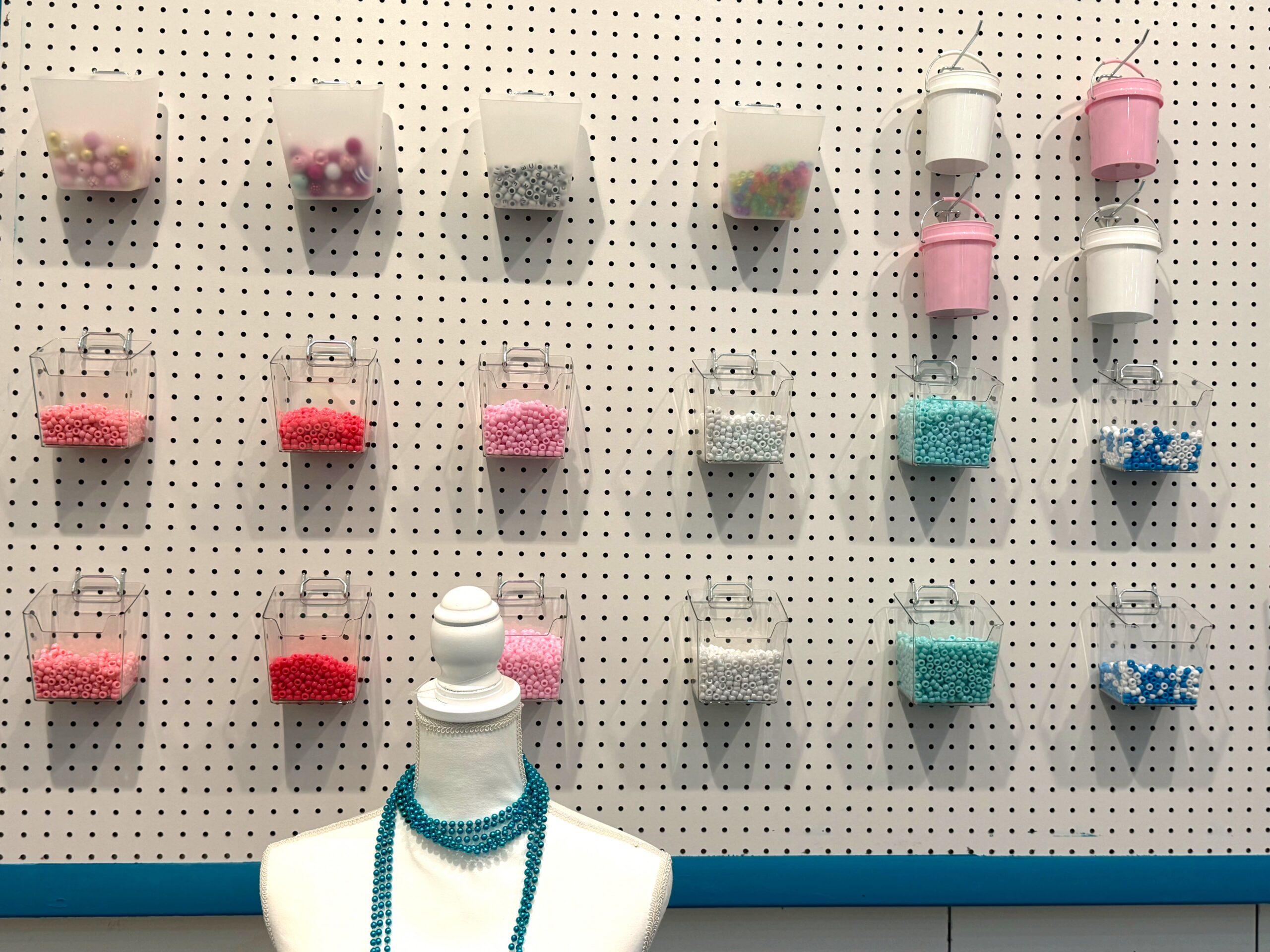 Beading wall with sorted colored beads